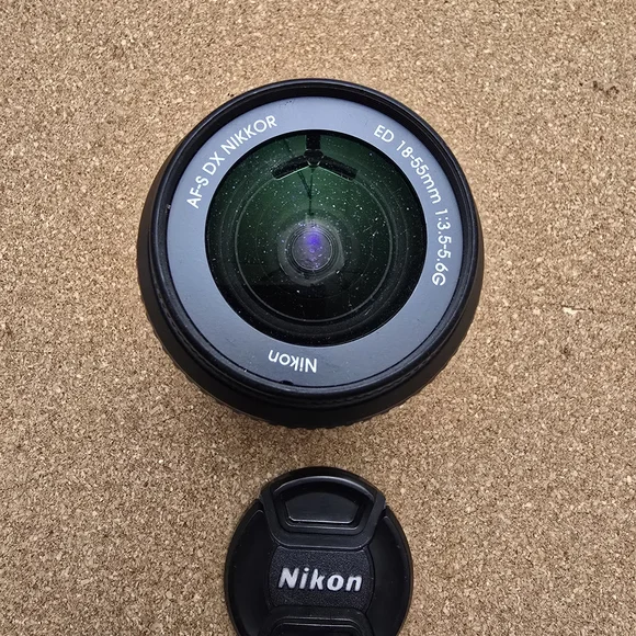 Nikon AF-S DX Nikkor 18-55mm f/3.5-5.6G VR Zoom Lens